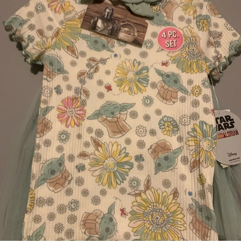 NWT. DISNEY Star Wars 4Pc Outfit